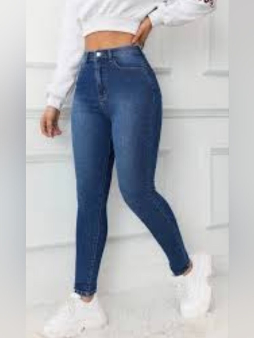 NWT Flattering Fit Classic Dark Blue Skinny Jeans for Women